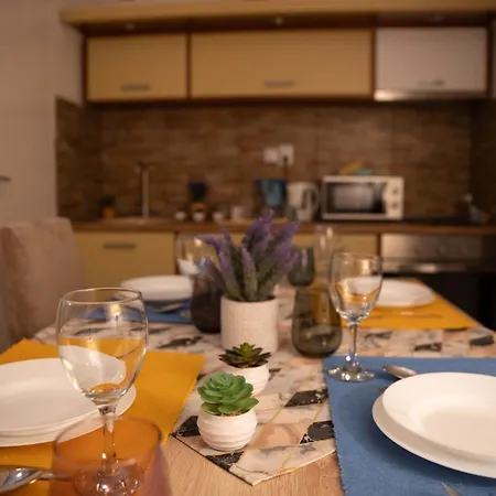 Nadahome - With Fast Wifi And Free Parking Сомбор