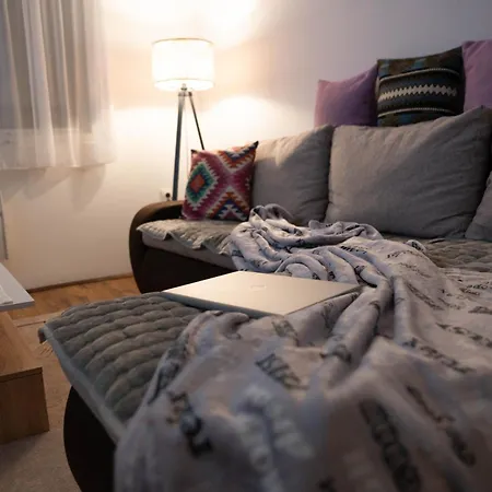 Nadahome - With Fast Wifi And Free Parking Apartment *