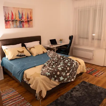 Nadahome Sombor's Retreat - With Fast Wifi And Free Parking Apartment