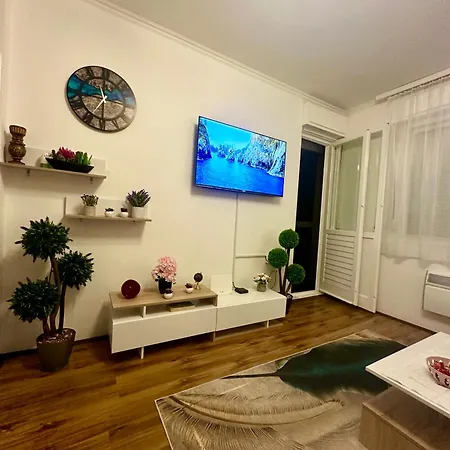 Apartment Nadahome Sombor's Retreat - With Fast Wifi And Free Parking *