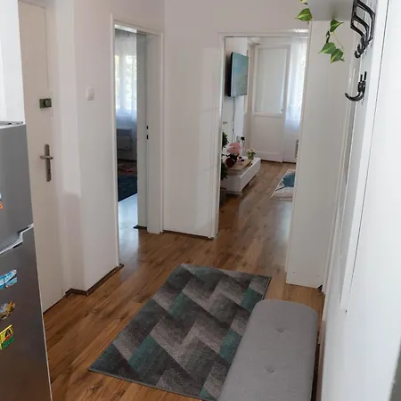 Nadahome Sombor's Retreat - With Fast Wifi And Free Parking