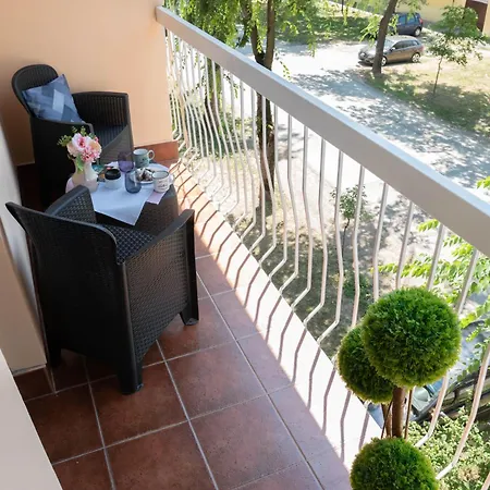 Apartment Nadahome Sombor's Retreat - With Fast Wifi And Free Parking *