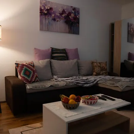 Nadahome Sombor's Retreat - With Fast Wifi And Free Parking