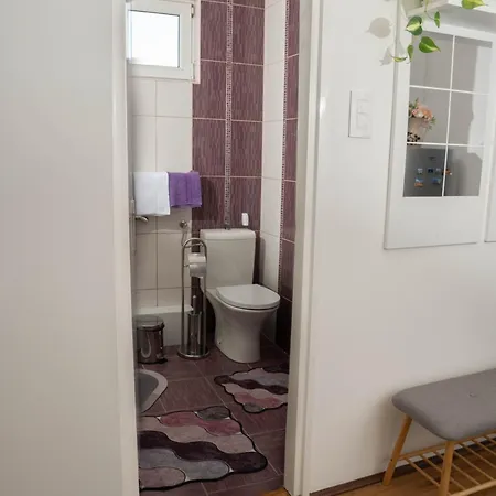 Nadahome Sombor's Retreat - With Fast Wifi And Free Parking *