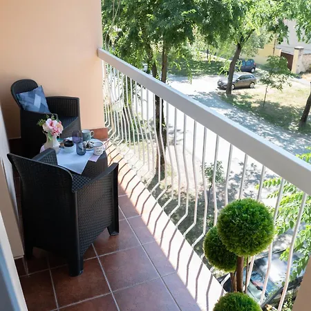 Nadahome Sombor's Retreat - With Fast Wifi And Free Parking Apartment