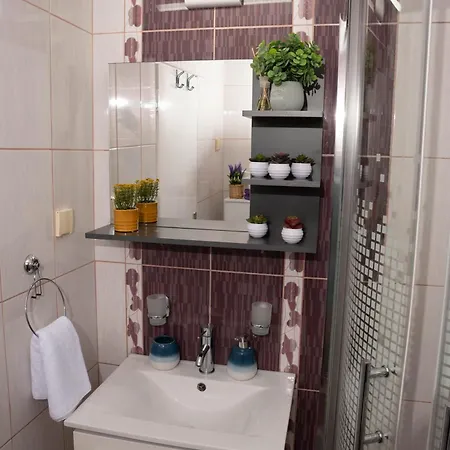 Nadahome Sombor's Retreat - With Fast Wifi And Free Parking