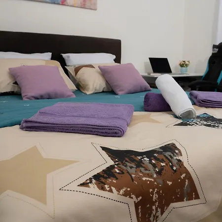 Nadahome - With Fast Wifi And Free Parking *