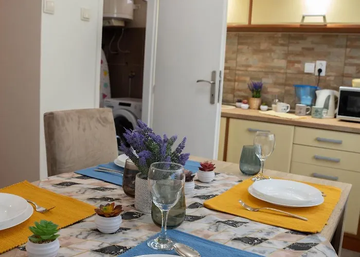 Nadahome - With Fast Wifi And Free Parking *