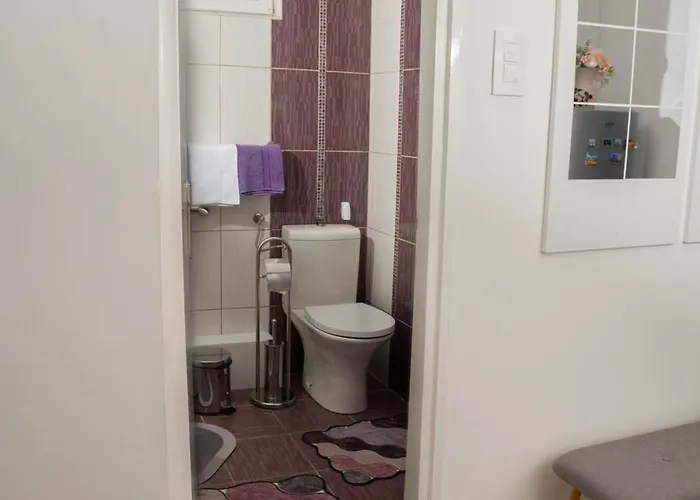 Nadahome - With Fast Wifi And Free Parking *